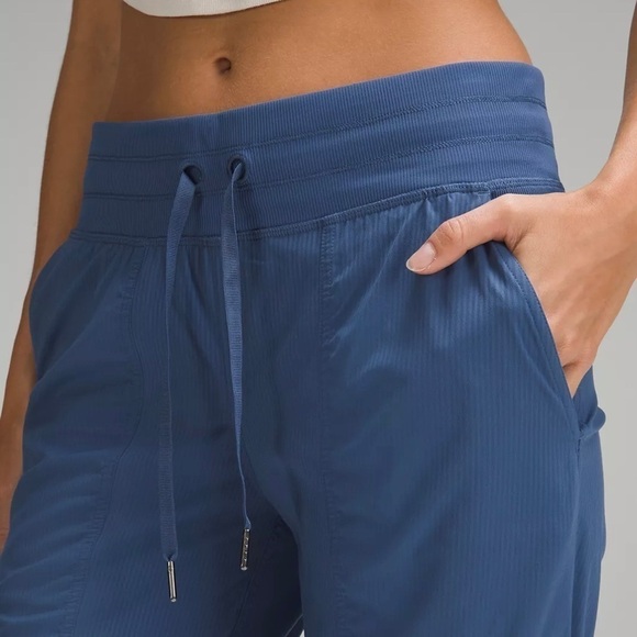 Lululemon Dance Studio Mid-Rise Jogger
Pitich blue - Picture 4 of 8